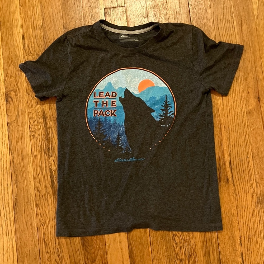 Eddie Bauer grey lead the pack wolf graphic tee shirt size m 10/12 boys